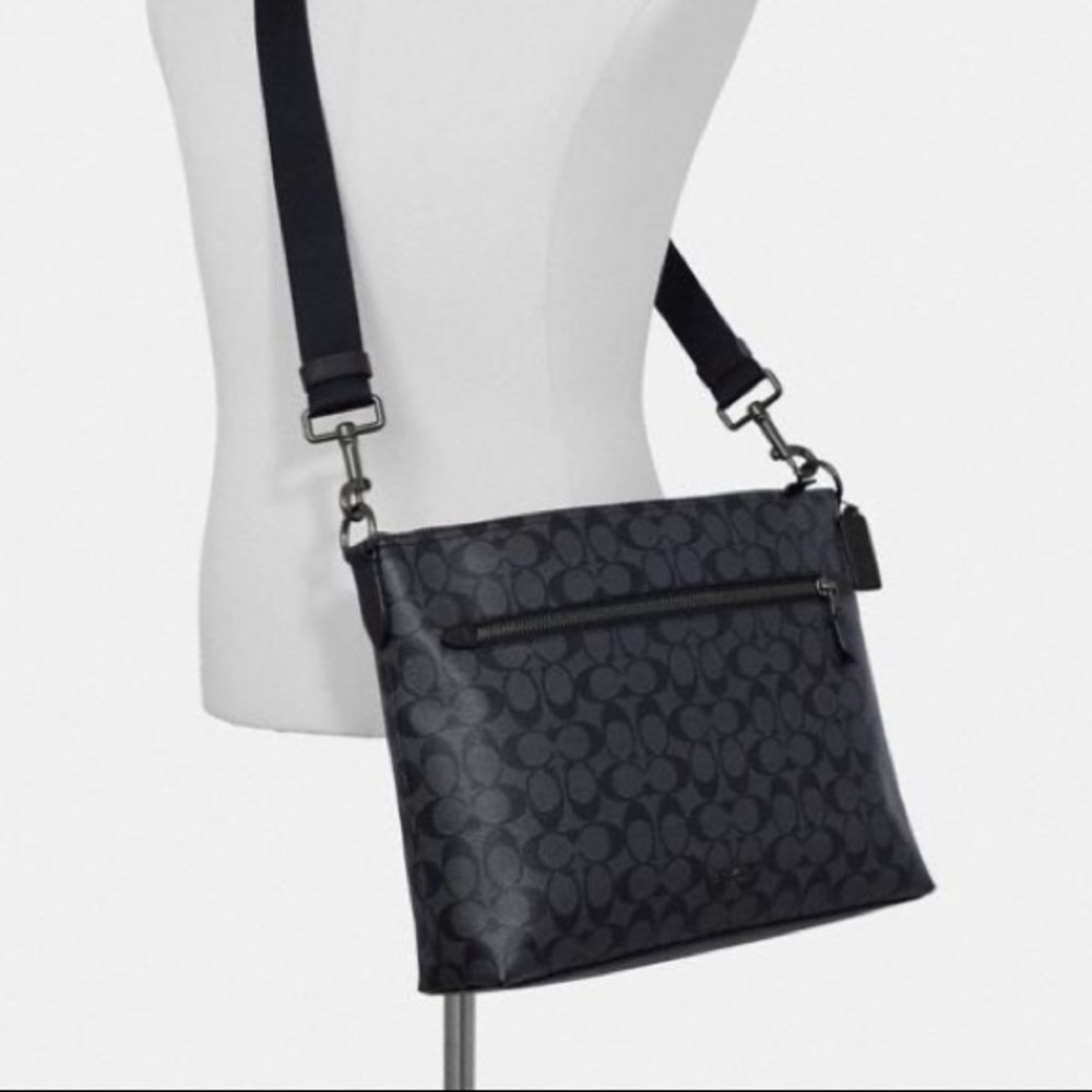Coach Graham Soft Messenger in Signature (EUC)